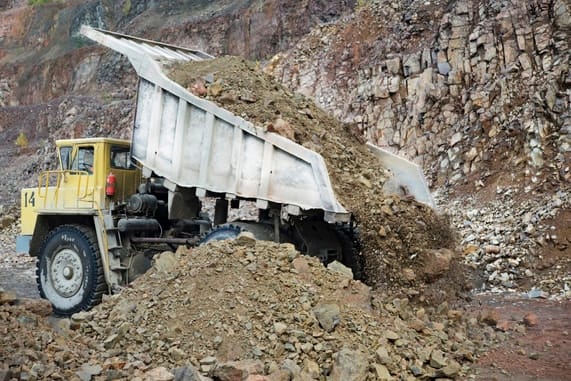 Самоскид з гірською породою на Клесівському нерудному кар'єрі Технобуд